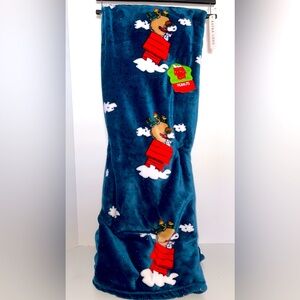 NWT Peanuts Christmas Snoopy Blanket